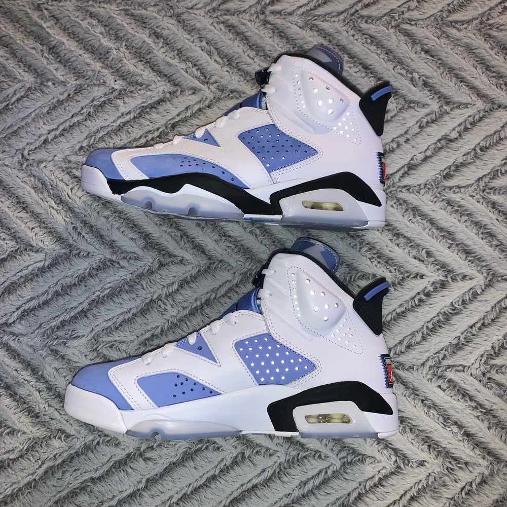 UNC Jordan 6’s - Picture 2 of 6